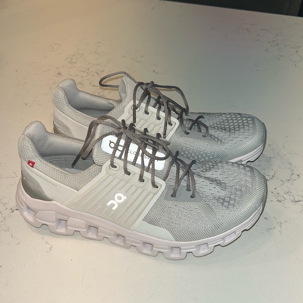 BRAND NEW Women’s On Cloud Cloud Swift edition